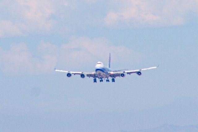 Boeing 747-400 (B-18715)