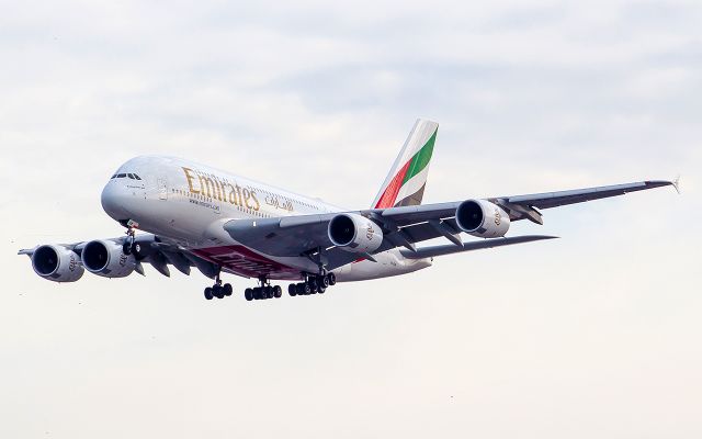 Airbus A380-800 (A6-EUW)