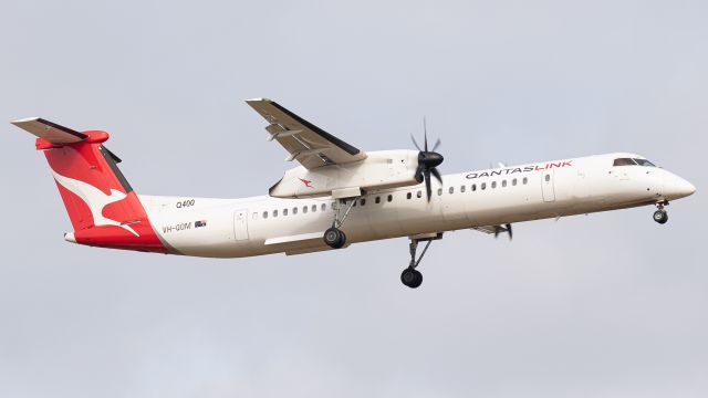 de Havilland Dash 8-400 (VH-QOM)