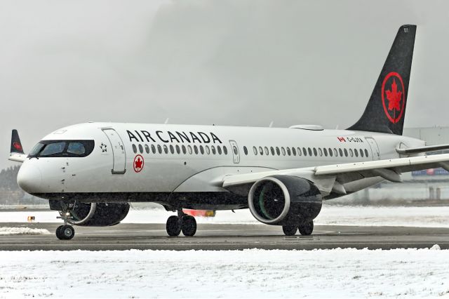 Airbus A220-300 (C-GJYA)