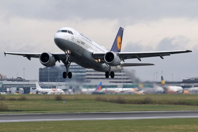 Airbus A319 (D-AILN) - LH941 departing on the return to Frankfurt