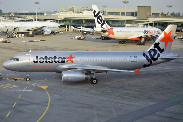Airbus A320 (9V-JST)