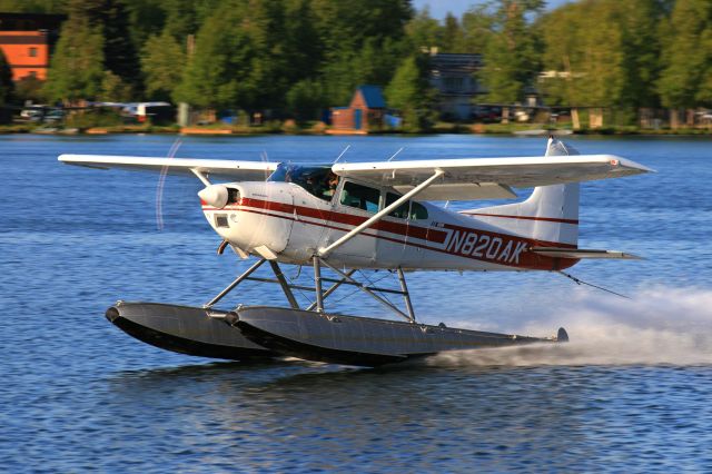 Cessna Skywagon 180 (N820AK)