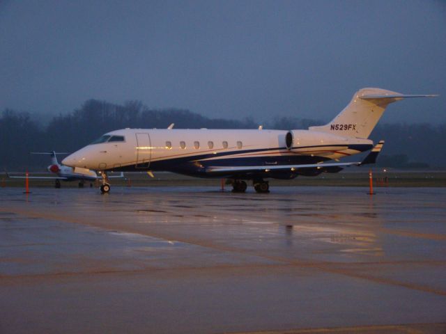 Canadair Challenger (N529FX)