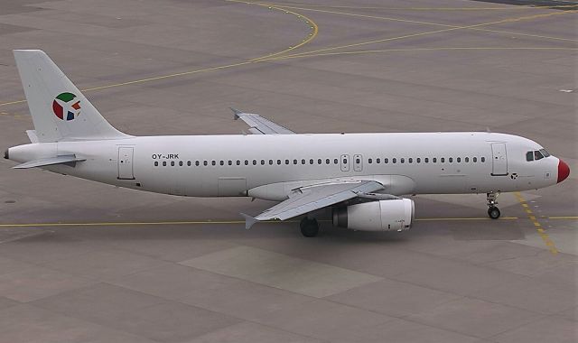 Airbus A320 (OY-JRK) - Taxiing to RWY 28 for departure to Copenhagen, Denmark