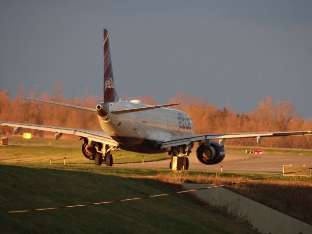 Embraer ERJ-190 (N249JB)