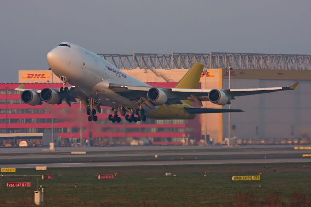 Boeing 747-400 (N743CK)