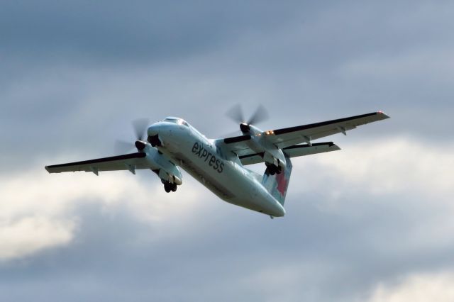 de Havilland Dash 8-100 (C-FJMG)