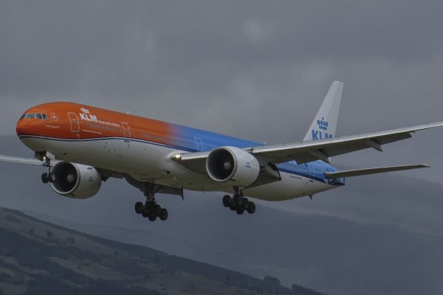 BOEING 777-300ER (PH-BVA) - First arrival of the "Orange Pride" in Ecuador.