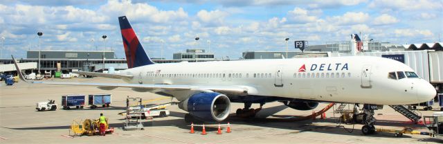 Boeing 757-200 (N900PC) - My ride ON ANC-MSP-MKE. 