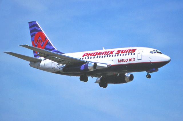 Boeing 737-100 (N708AW) - Oct. 1998 - America West's 737-112 on short final.