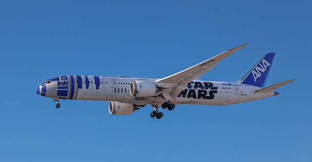 Boeing 787-8 (JA873A) - All Nippon Airways (Star Wars R2-D2 Livery). On Approach to KLAX airport on April 21, 2023.