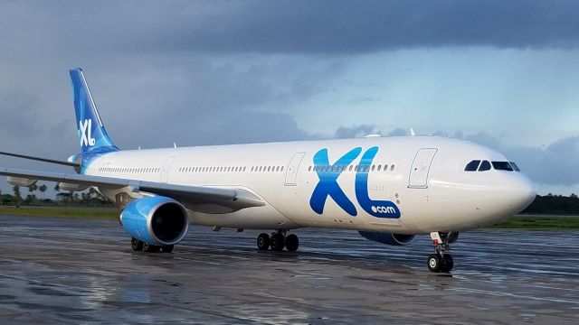 Airbus A330-300 (C-FXLF) - XL Airways from CDG paris...