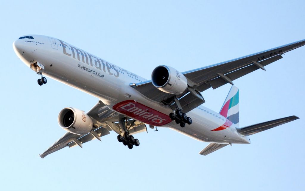 Boeing 777 (A6-ECW) - Emirates landing.  777-300ER