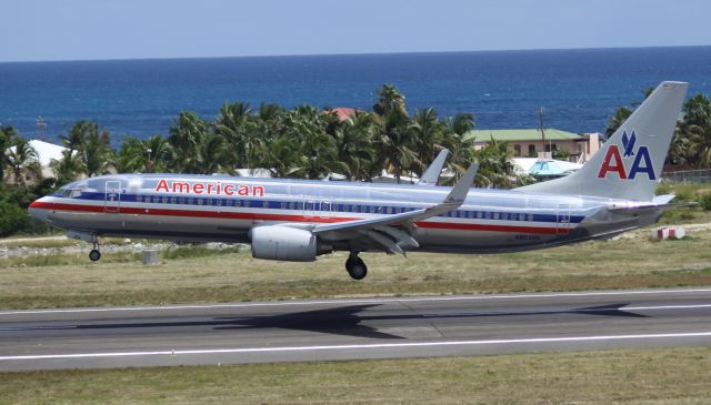 Boeing 737-800 (N864NN)