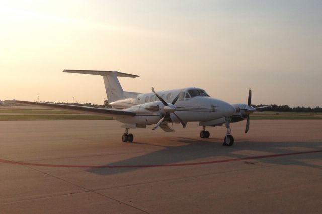 Beechcraft Super King Air 200 (N789HP) - Delivery ...