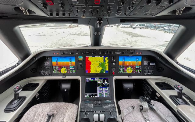 Embraer Legacy 550 (N601FX)