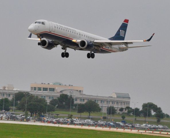 Embraer ERJ-190 (N947UW)