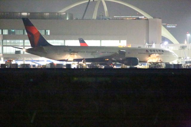 BOEING 767-400 —