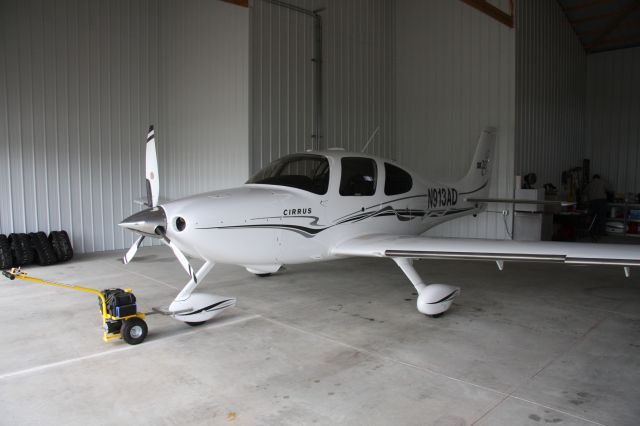 Cirrus SR-22 (N913AD)