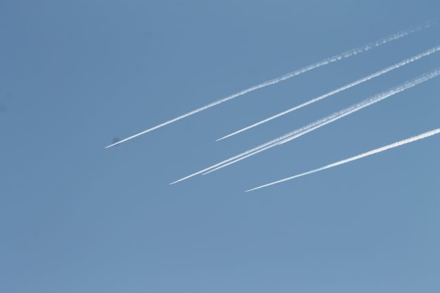 — — - Have no idea who or what, 6 of them, I figure military. Very high alt, couldnt even make them out using binoculars.