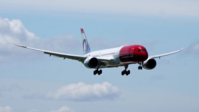 Boeing 787-9 Dreamliner (SE-RXB) - BOE844 on final to Rwy 34L to complete a B2 flight on 6.3.20. (ln 983 / cn 63349) (Edith Piaf Livery). 