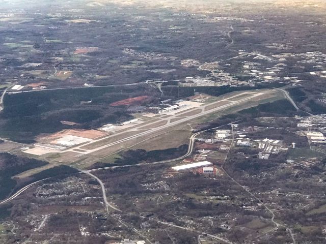 — — - Overview of GSP airport just after takeoff onboard a Delta MD-88.  N915DE.