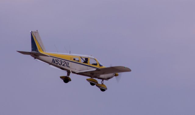 Piper Cherokee (N5321L) - N5321L landing on 11L at Fresno Yosemite Int.