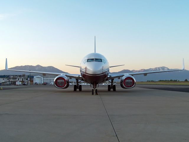 Boeing 737-700 (N800KS)