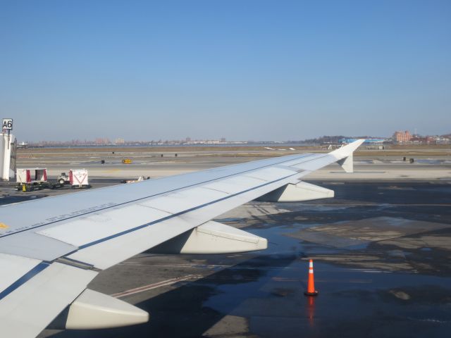 Airbus A320 (N706JB) - Onboard JetBlue Airways Flight 377, an Airbus A320-232 N706JB (cn 3451) at the gate at LaGuardia International Airport KLGA/LGA.