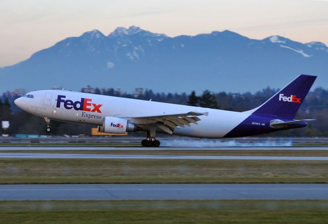 Airbus A300F4-600 (N679FE)