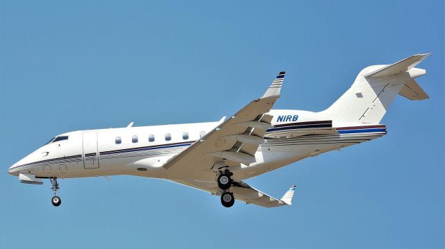 Bombardier Challenger 300 (N1RB)