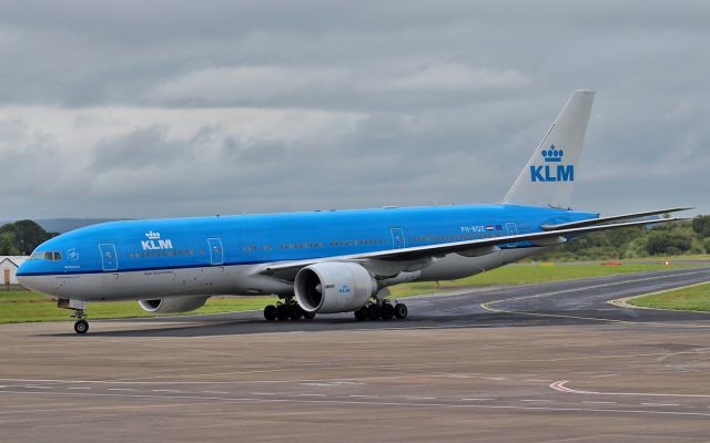 Boeing 777-200 (PH-BQE) - klm b777-2 ph-bqe arriving in shannon 9/8/15.