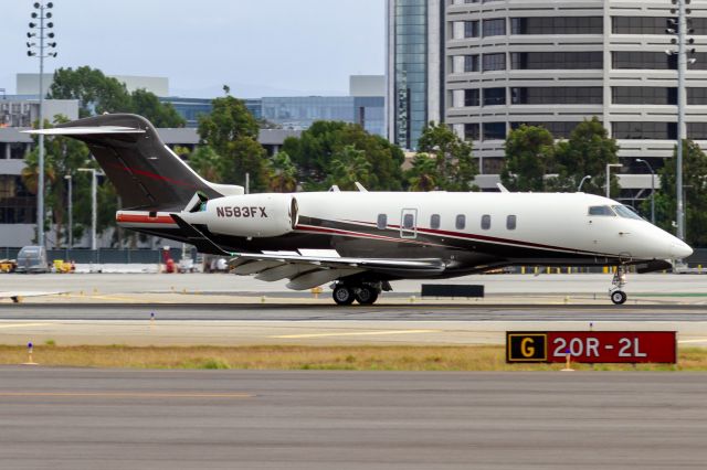 Canadair Challenger 350 (N583FX)