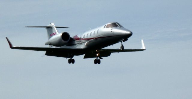 Learjet 60 (N772EC) - On short final is this 2002 Lerajet 60 in  the Spring of 2022.