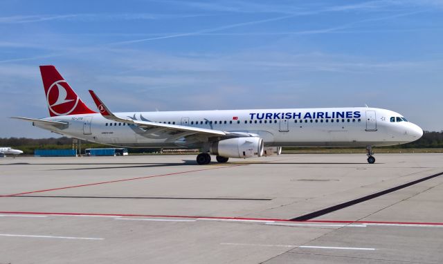 Airbus A321 (TC-JTO)