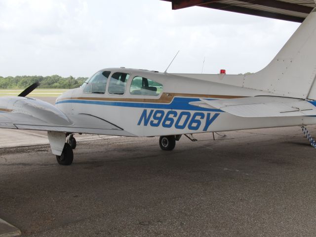 Beechcraft Baron (58) (N9606Y)