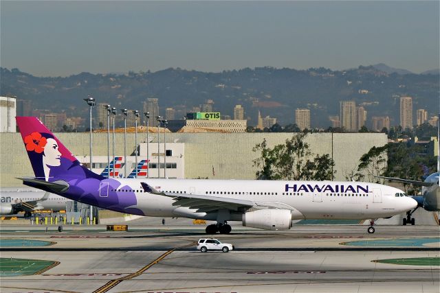 Airbus A330-200 (N393HA)