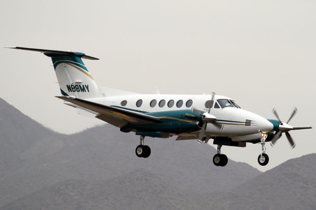 Beechcraft Super King Air 200 (N68MY)