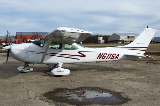 Cessna Skylane (N611SA) - Arkansas Forestry Commission aircraft, on the ramp during a SAR mission in west Arkansas. February 2014.