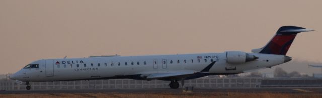 Canadair Regional Jet CRJ-900 (N293PQ)