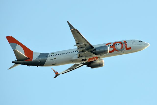 Boeing 737-700 (PS-GPL)