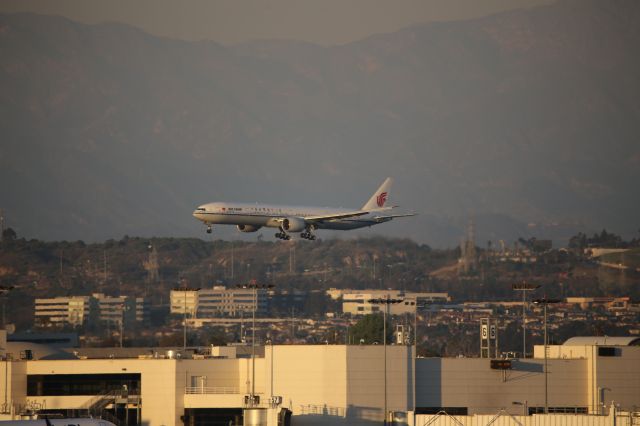 BOEING 777-300ER (B-2089)