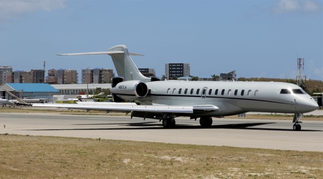 BOMBARDIER BD-700 Global 7500 (N807LA)