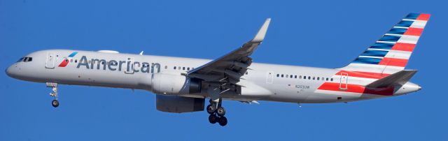 Boeing 757-200 (N203UW) - phoenix sky harbor 28DEC19