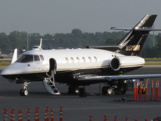 Hawker 800 (N575MR)