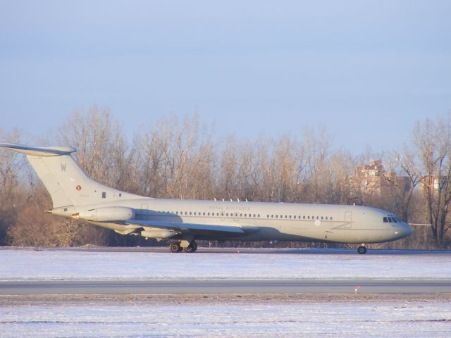 VICKERS VC-10 (XV106) - RAF VC 10 waiting in que.