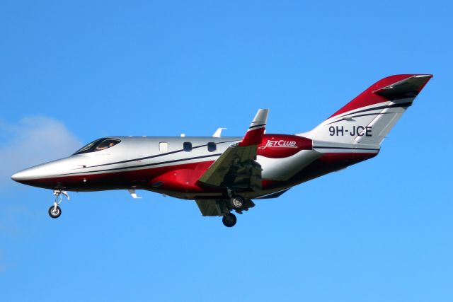 Honda HondaJet (9H-JCE) - Private Jet Company HondaJet on short finals for rwy 25 on 21-Oct-21 returning from LSGG as JLN56.