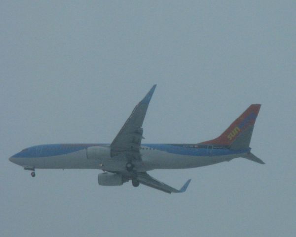 Boeing 737-800 — - On final approach to Runway 33L