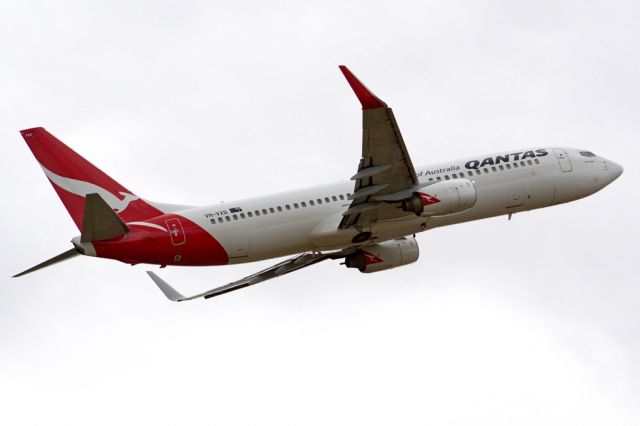 Boeing 737-800 (VH-VXD) - Getting airborne off runway 23. Friday 1st February 2013.